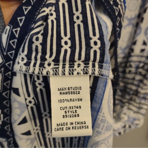 Max Studio Blue White Printed Smocked Waist Dress Size Medium - Picture 6 of 11